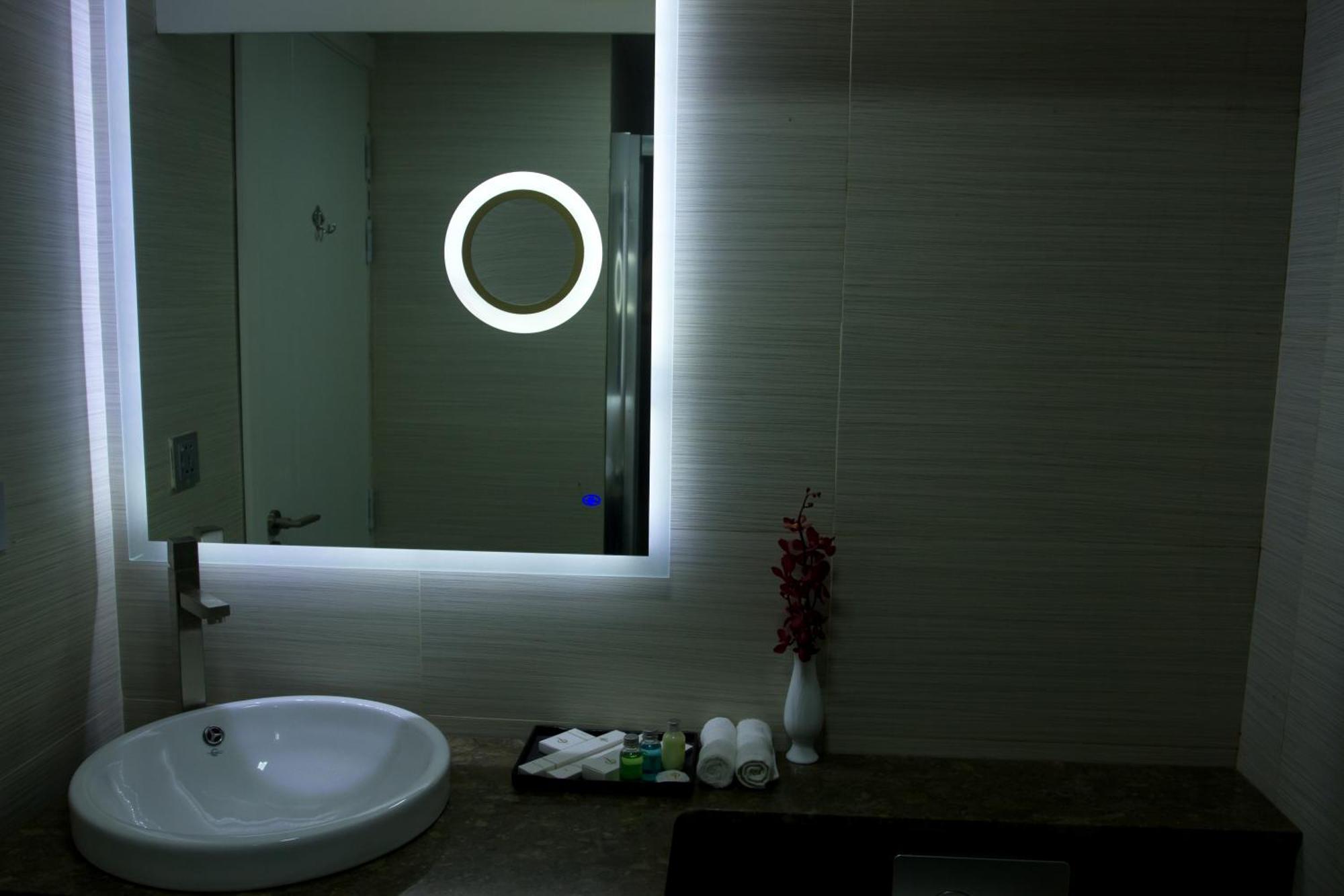 Coventina Lake Suites Dhaka Exteriör bild