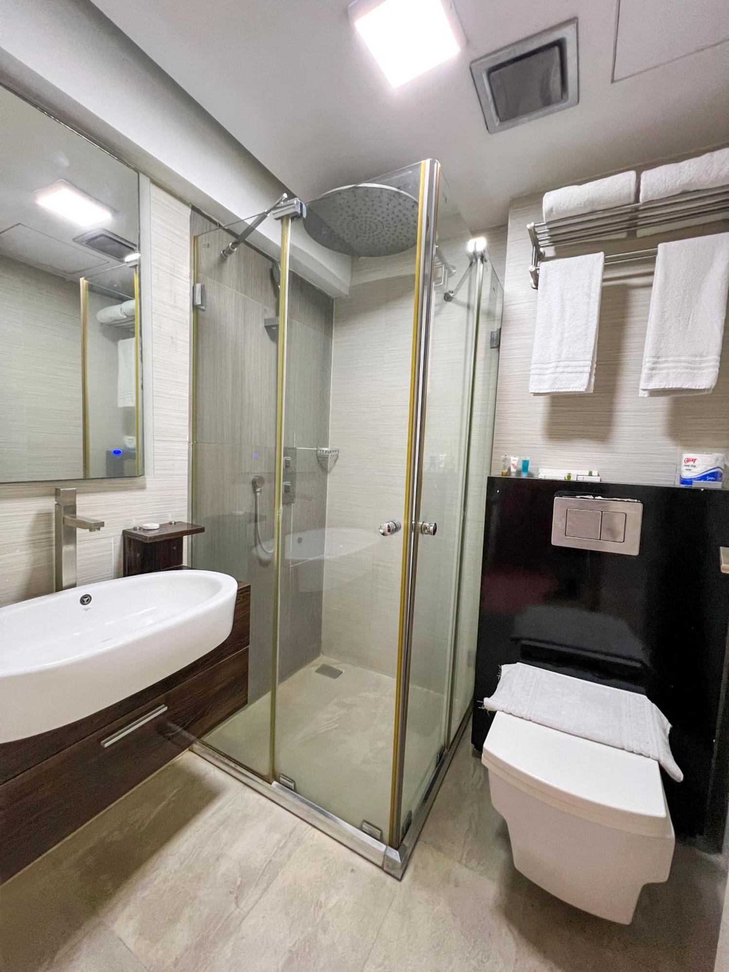 Coventina Lake Suites Dhaka Exteriör bild