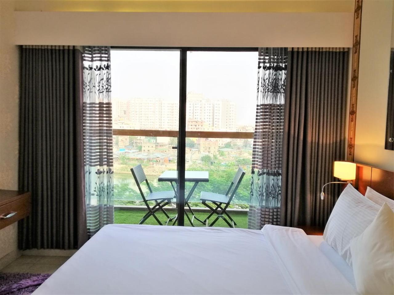 Coventina Lake Suites Dhaka Exteriör bild