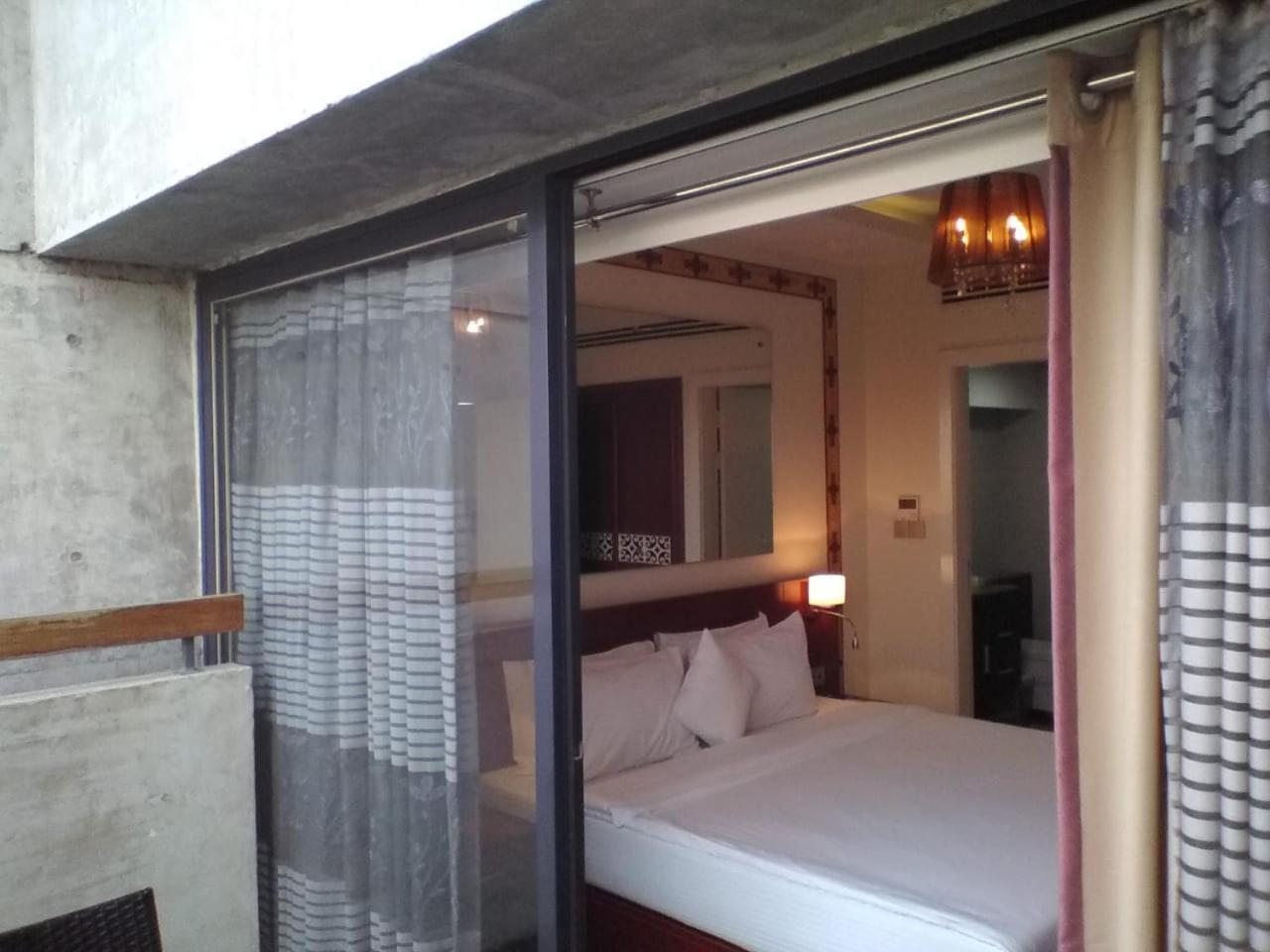Coventina Lake Suites Dhaka Exteriör bild
