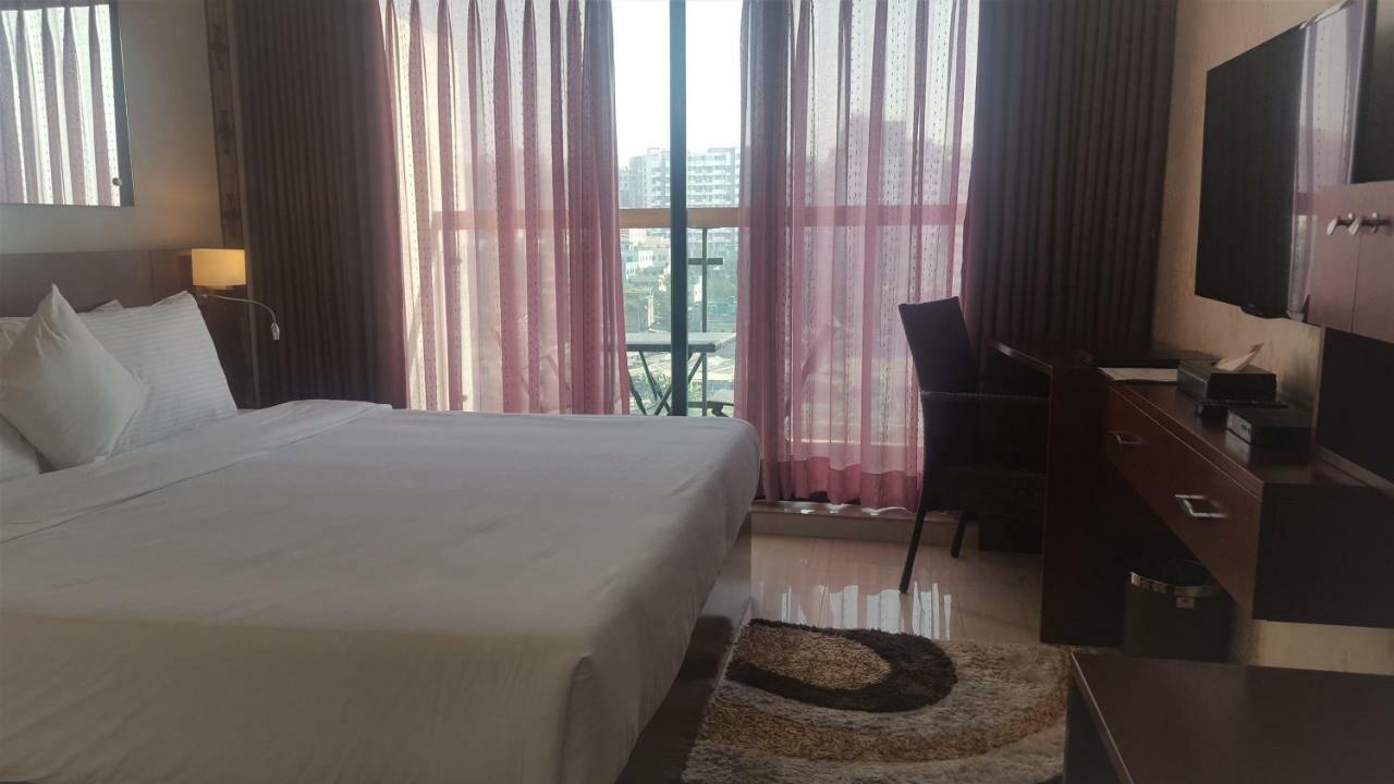 Coventina Lake Suites Dhaka Exteriör bild