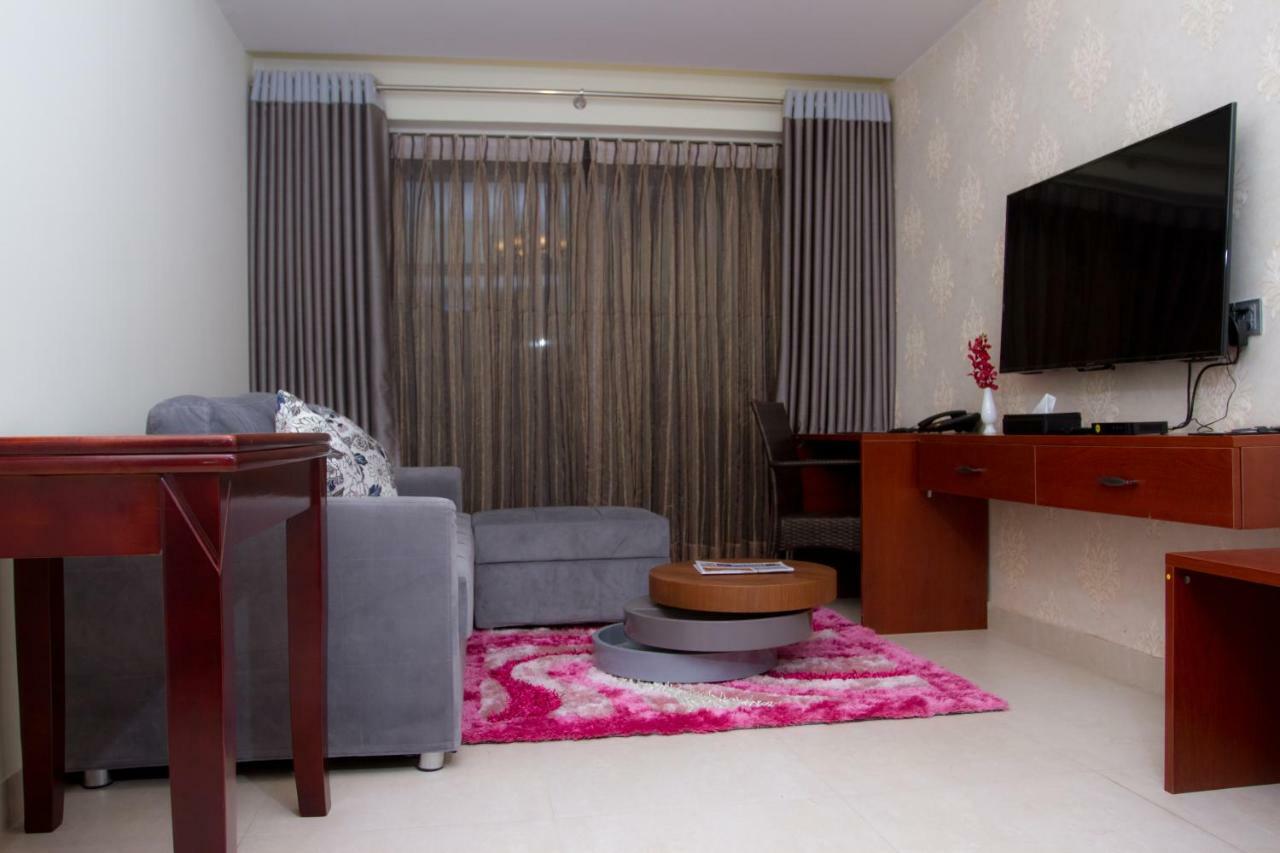 Coventina Lake Suites Dhaka Exteriör bild