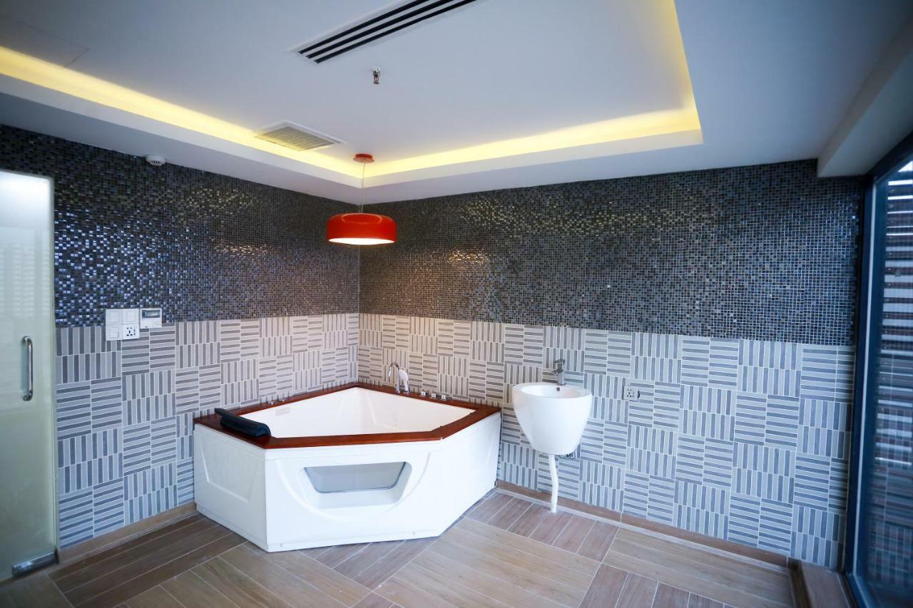 Coventina Lake Suites Dhaka Exteriör bild